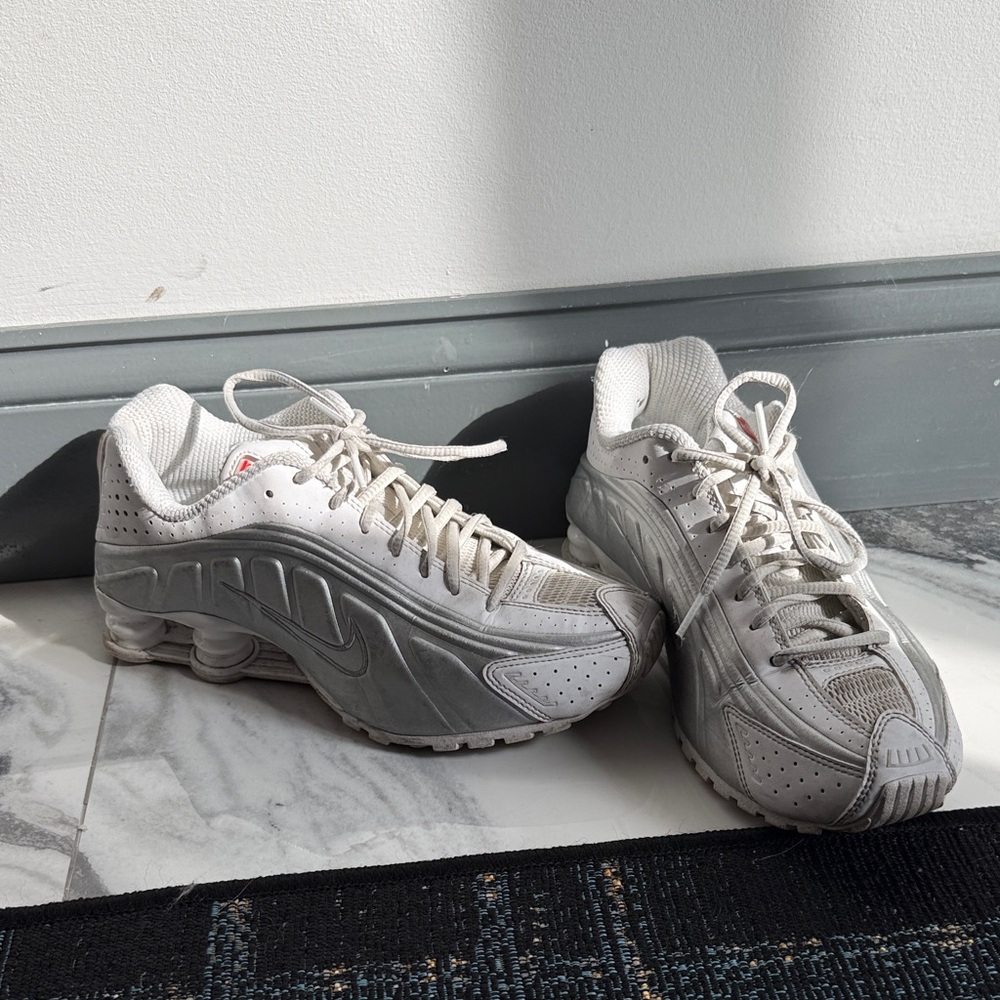 Nike Shox T4 silver and white